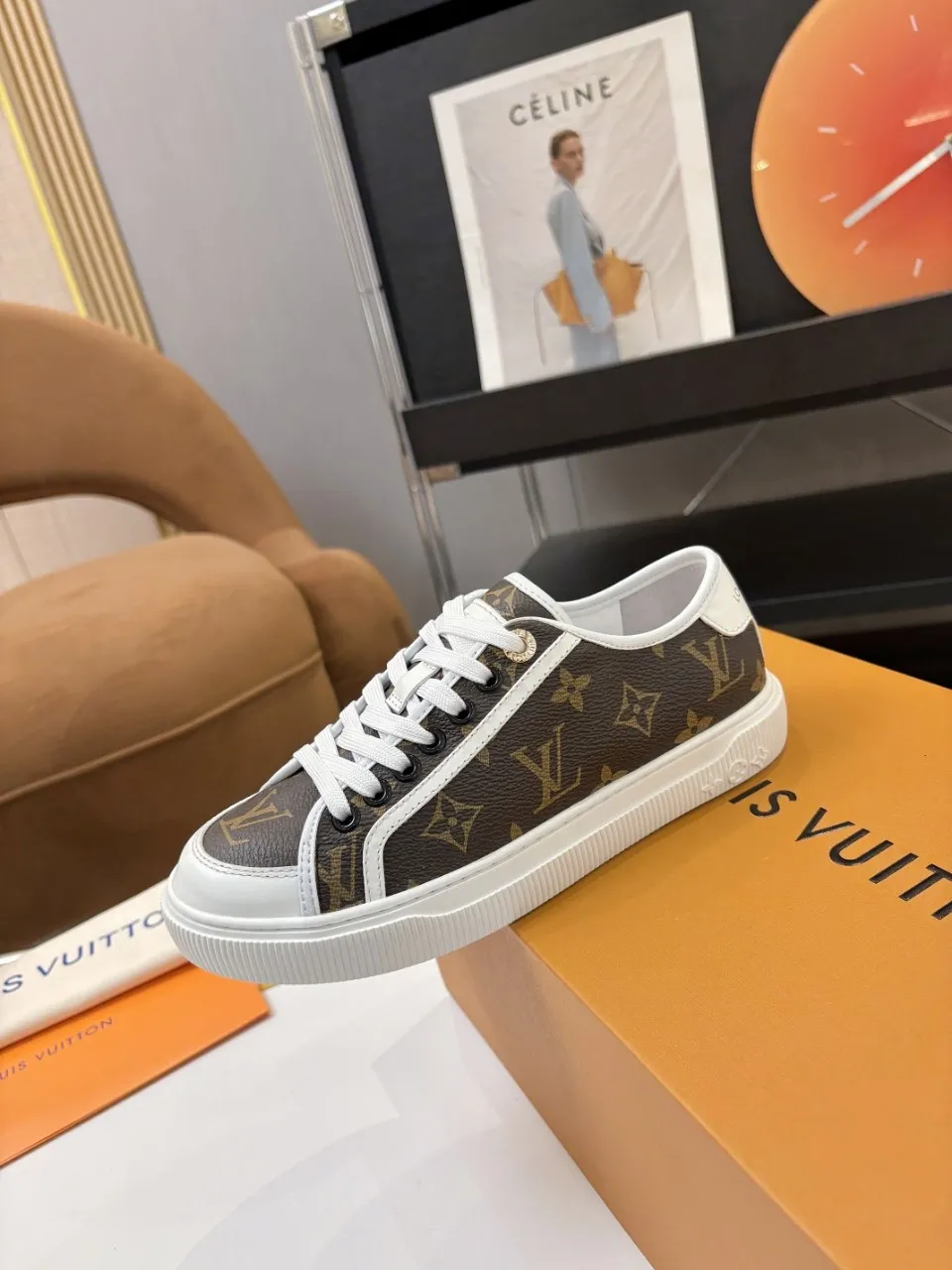 p580🐮🐮 LV couple skate shoes｜Classic jacquard, the ultimate code for a sweet outing! 👫** This pair of shoes is Louis Vuitton's love letter to fashionistas💌 - **classic presbyopic skate shoes**, the perfect choice for couples to go out on the street!  🔸 **Luxury details are a must-have**: Jacquard fabric  🔸 **So comfortable that you don’t want to take it off**: The sheepskin lining is skin-friendly and breathable, warm in autumn and winter without stuffing your feet, refreshing in spring and summer without being sticky, and you can wear it with a high-end feel in all seasons!  🔸 **Steady sense of security**: Non-slip rubber outsole, perfect grip, accompanying you through romantic streets.  **💑 Couple outfit inspiration**: ▪️ For boys, pair with leggings + baseball cap for a trendy street look!  ▪️ Girls can wear short skirts or shark pants, and the sweet and cool style is easy to choose~ **#Louis Vuitton #couple shoes #presbyopia classic** **👉 Click to collect and become the most fashionable CP in the circle of friends with him! ** Fabric: Imported cowhide/classic jacquard fabric Lining: Sheepskin lining Sole: Original rubber sole Size: Women’s size 35-42 (40/41/42 customized) Men’s size 39-45 (39.45 customized)